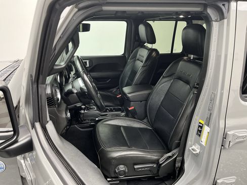Used 2023 Jeep Wrangler Unlimited Sahara w/ Cold Weather Group AWD/4WD image 9