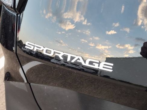 Used 2025 Kia Sportage EX FWD image 10