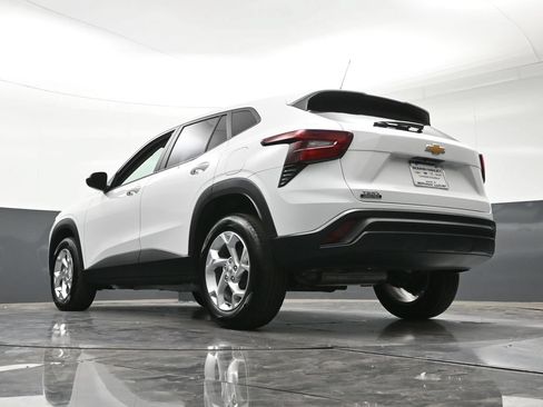 Certified 2025 Chevrolet Trax LS w/ LS Convenience Package FWD image 26