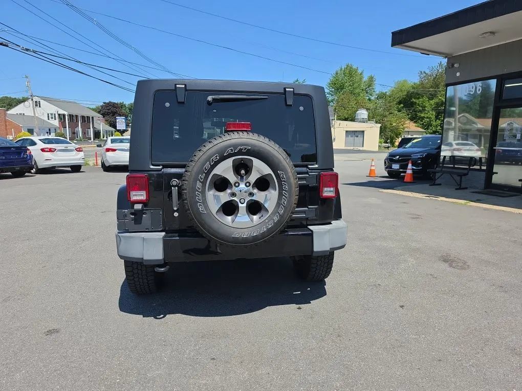 Used 2017 Jeep Wrangler Unlimited Sahara AWD/4WD image 6