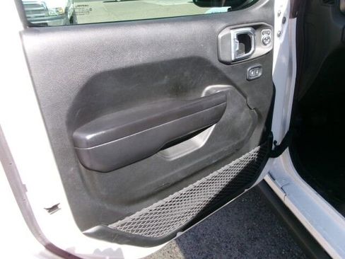 Used 2021 Jeep Wrangler Unlimited Sport image 17