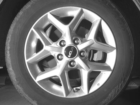 Used 2025 Kia Soul LX w/ LX Technology Package image 13