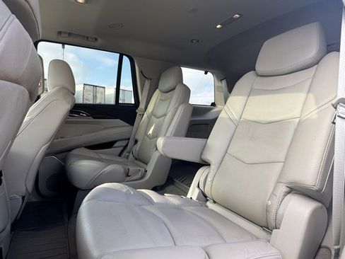 Used 2018 Cadillac Escalade Luxury w/ LPO, Radiant Package image 19