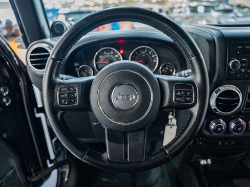 Used 2014 Jeep Wrangler Unlimited Rubicon w/ Connectivity Group image 33