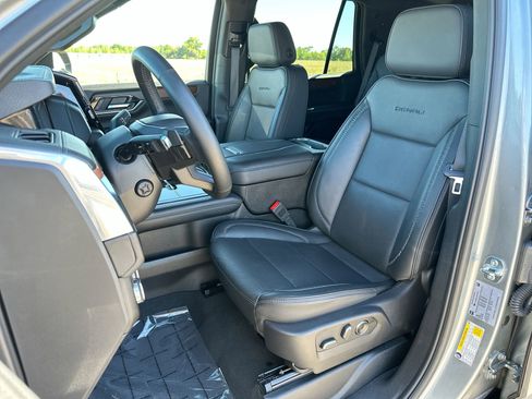 Used 2025 GMC Yukon Denali image 11
