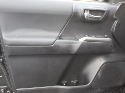 Used 2021 Toyota Tacoma TRD Off-Road image 12