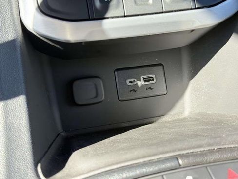 Used 2023 GMC Acadia SLE w/ Driver Convenience Package image 28