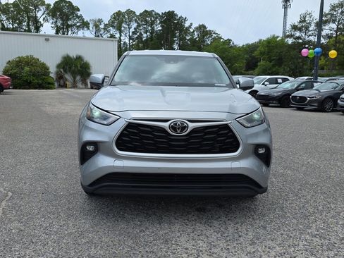 Used 2024 Toyota Highlander LE AWD/4WD image 10