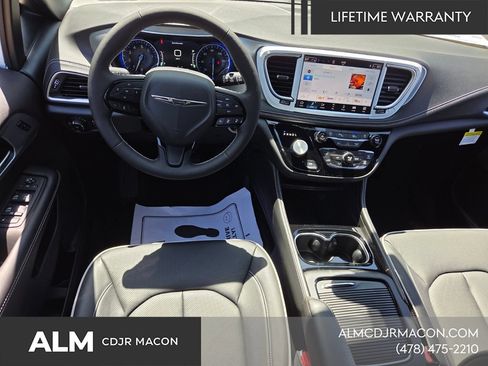 New 2026 Chrysler Pacifica Limited w/ S Appearance Package FWD image 10