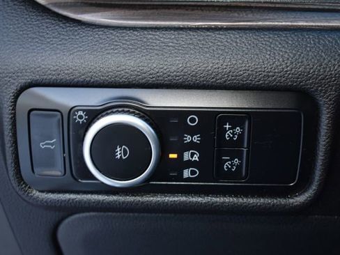 Used 2023 Ford Explorer Limited image 13