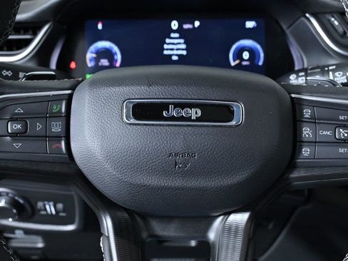 Used 2024 Jeep Grand Cherokee L Laredo image 13