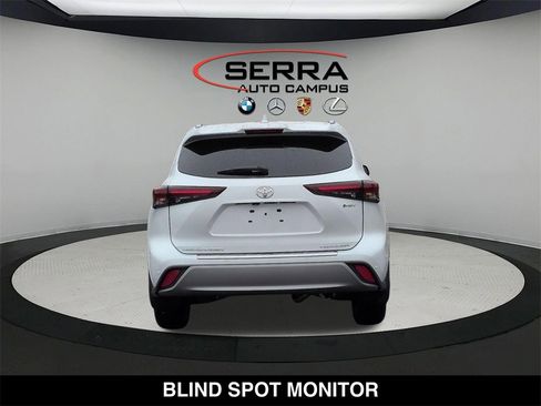 Used 2025 Toyota Highlander Platinum image 15