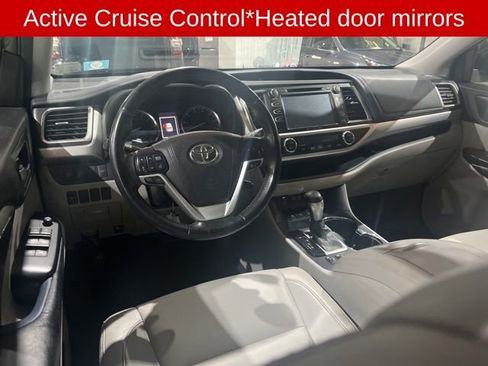 Used 2018 Toyota Highlander XLE image 11