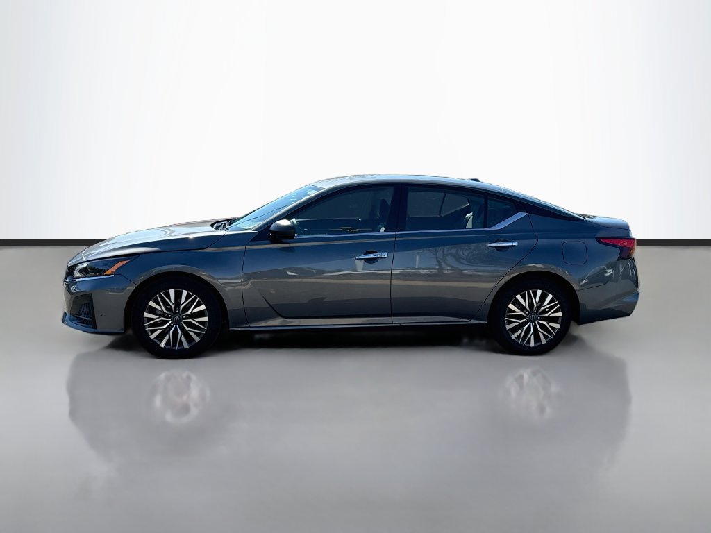 Used 2025 Nissan Altima 2.5 SV FWD image 4