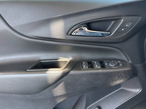 Used 2024 Chevrolet Equinox LT FWD image 16