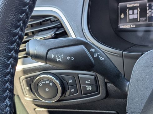 Used 2022 Ford Edge SEL w/ Convenience Package image 32