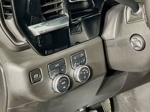 Certified 2022 GMC Sierra 1500 SLT w/ SLT Convenience Package AWD/4WD image 9