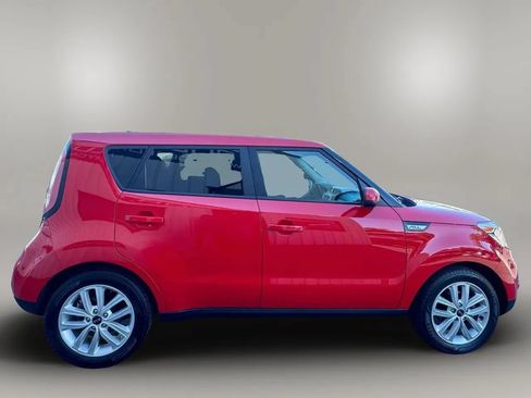 Used 2018 Kia Soul + FWD image 6