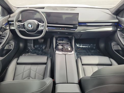 Used 2024 BMW 530i xDrive AWD/4WD image 13