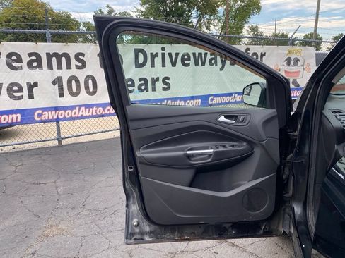 Used 2017 Ford Escape SE FWD image 12