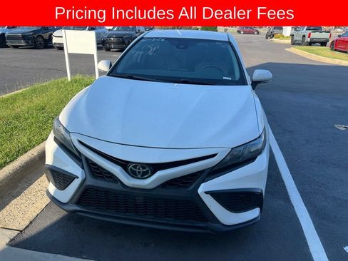 Used 2023 Toyota Camry SE FWD image 3