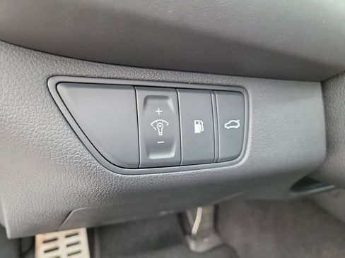 Used 2022 Genesis G70 3.3T RWD image 28
