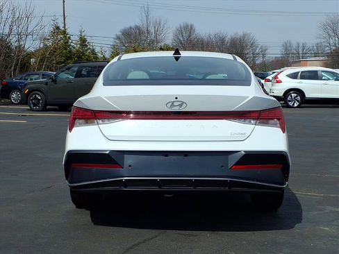 Certified 2024 Hyundai Elantra Limited image 4
