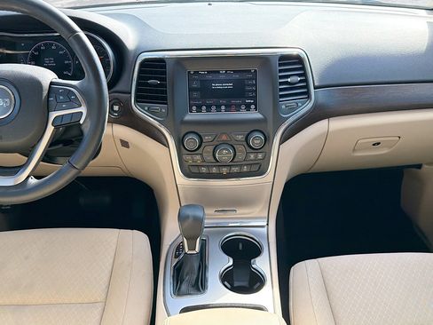 Used 2018 Jeep Grand Cherokee Laredo image 18