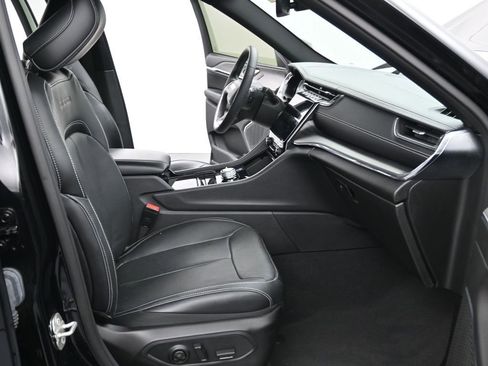 Used 2023 Jeep Grand Cherokee Overland image 13