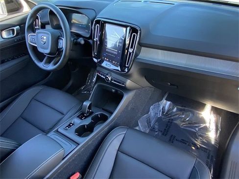 New 2026 Volvo XC40 B4 Core image 13