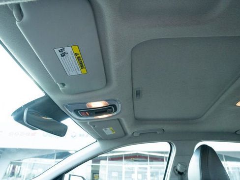 Used 2025 Hyundai Elantra Limited image 17