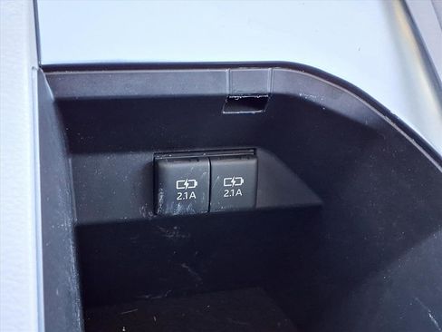 Used 2020 Toyota Camry LE image 16