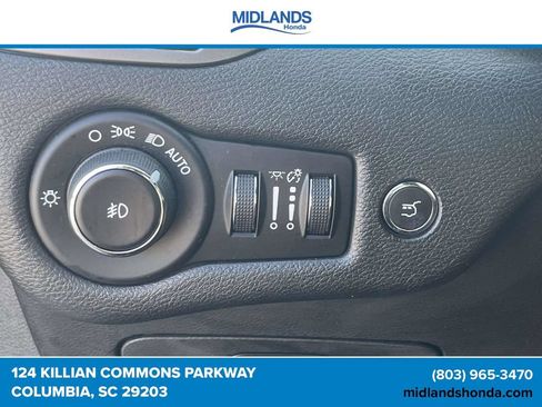 Used 2019 Jeep Cherokee Limited FWD image 18