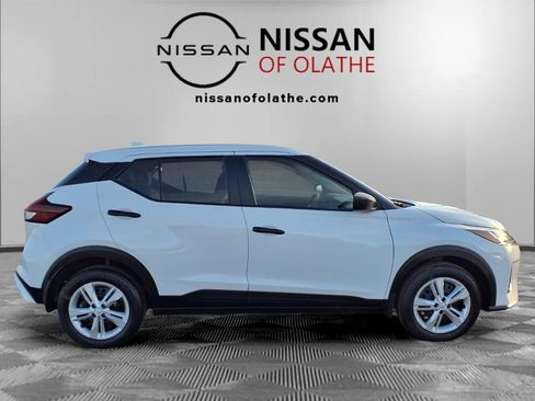 Certified 2025 Nissan Kicks Play S image 28