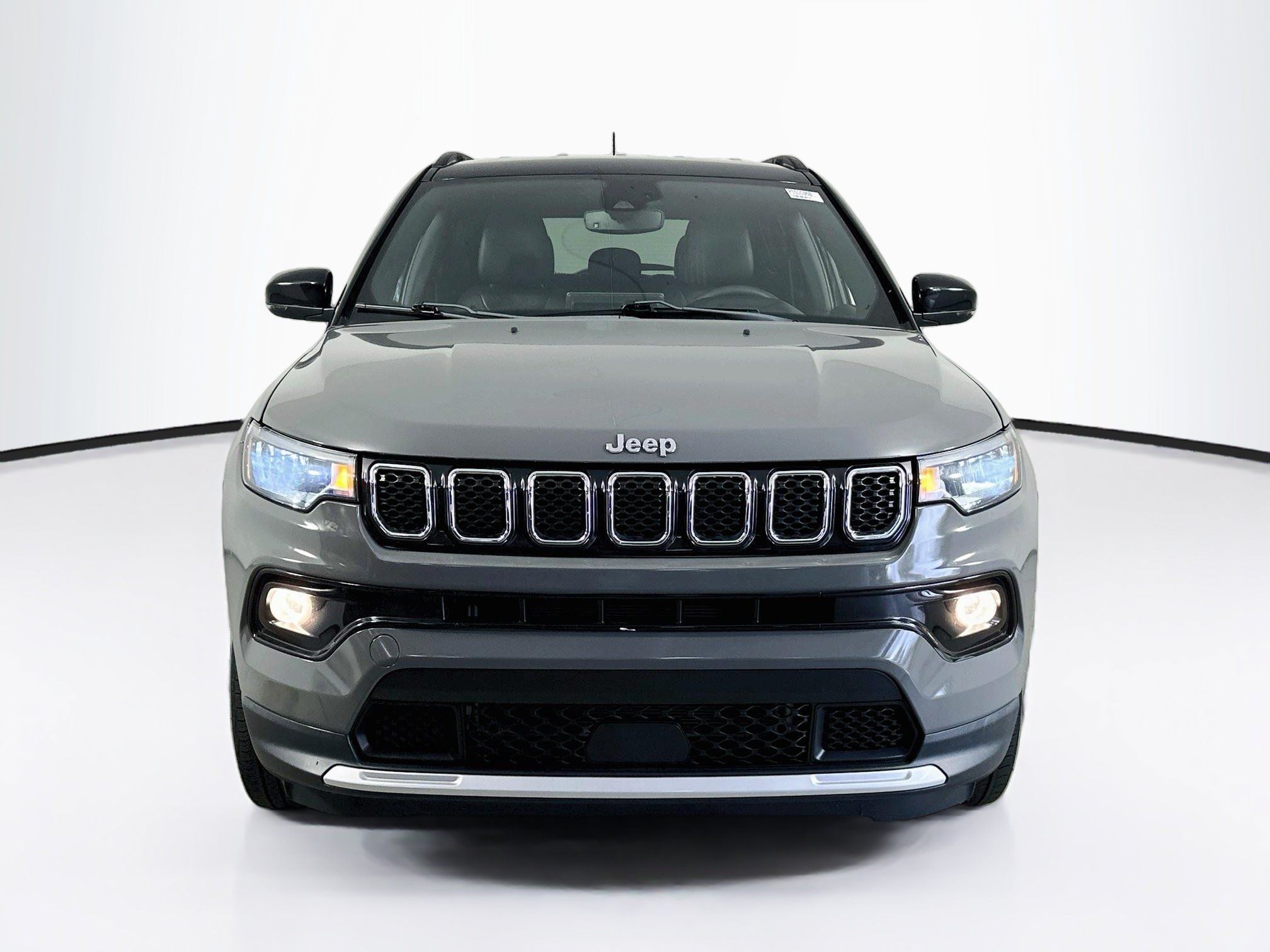 Used 2023 Jeep Compass Limited AWD/4WD image 2