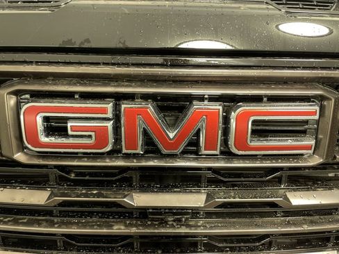 Used 2024 GMC Sierra 2500 AT4X image 32