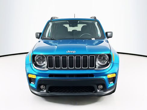 Used 2022 Jeep Renegade Latitude w/ Convenience Group image 2
