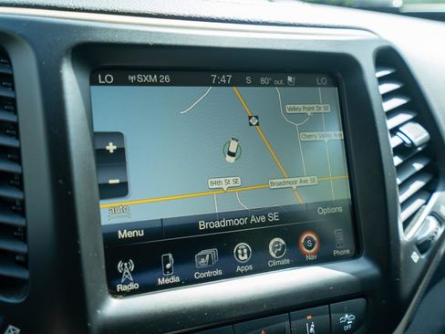 Used 2017 Jeep Cherokee Limited w/ Luxury Group AWD/4WD image 29