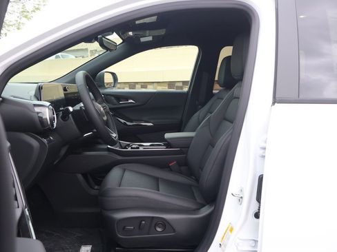 New 2026 Chevrolet Equinox LT w/ Convenience Package II FWD image 14
