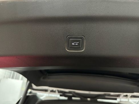 Used 2024 GMC Yukon XL Denali Ultimate AWD/4WD image 39
