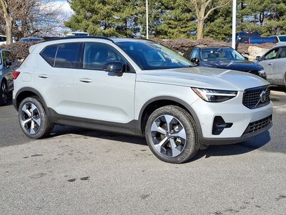New 2025 Volvo XC40 B5 Plus w/ Protection Package Premier