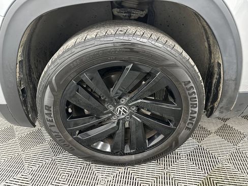 Used 2023 Volkswagen Atlas Cross Sport SE FWD image 12
