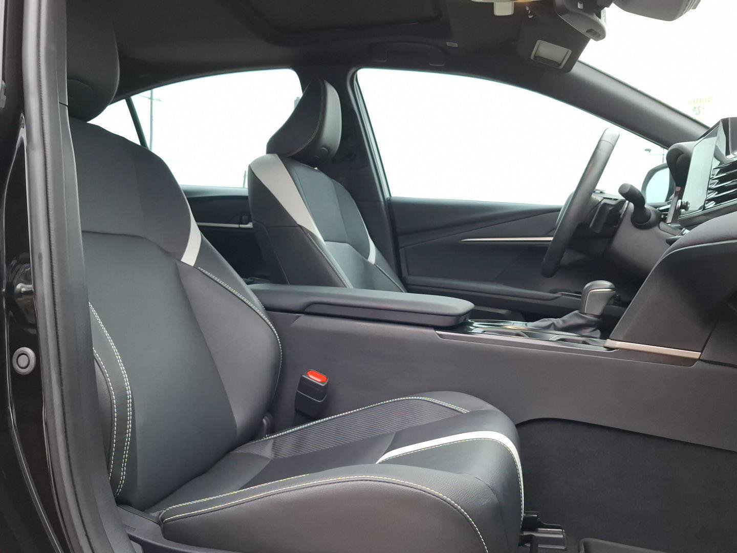 Used 2025 Toyota Camry SE w/ Convenience Package FWD image 33
