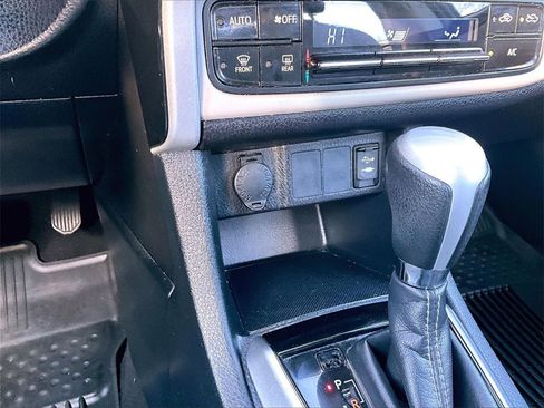 Used 2018 Toyota Corolla LE image 28