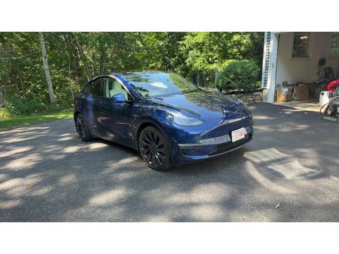 Used 2025 Tesla Model Y Performance AWD/4WD image 2