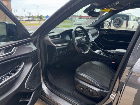 Used 2021 Jeep Grand Cherokee L Laredo RWD image 16