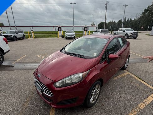 Used 2017 Ford Fiesta SE FWD image 2