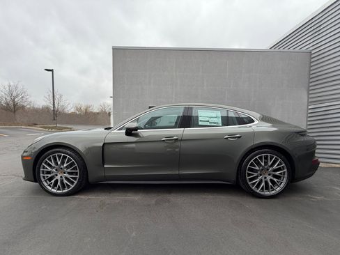 New 2026 Porsche Panamera 4 image 2