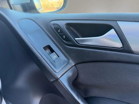 Used 2013 Volkswagen Golf 2.5L Hatchback 4D image 37