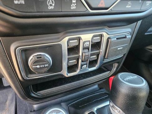 Used 2022 Jeep Gladiator Willys image 15